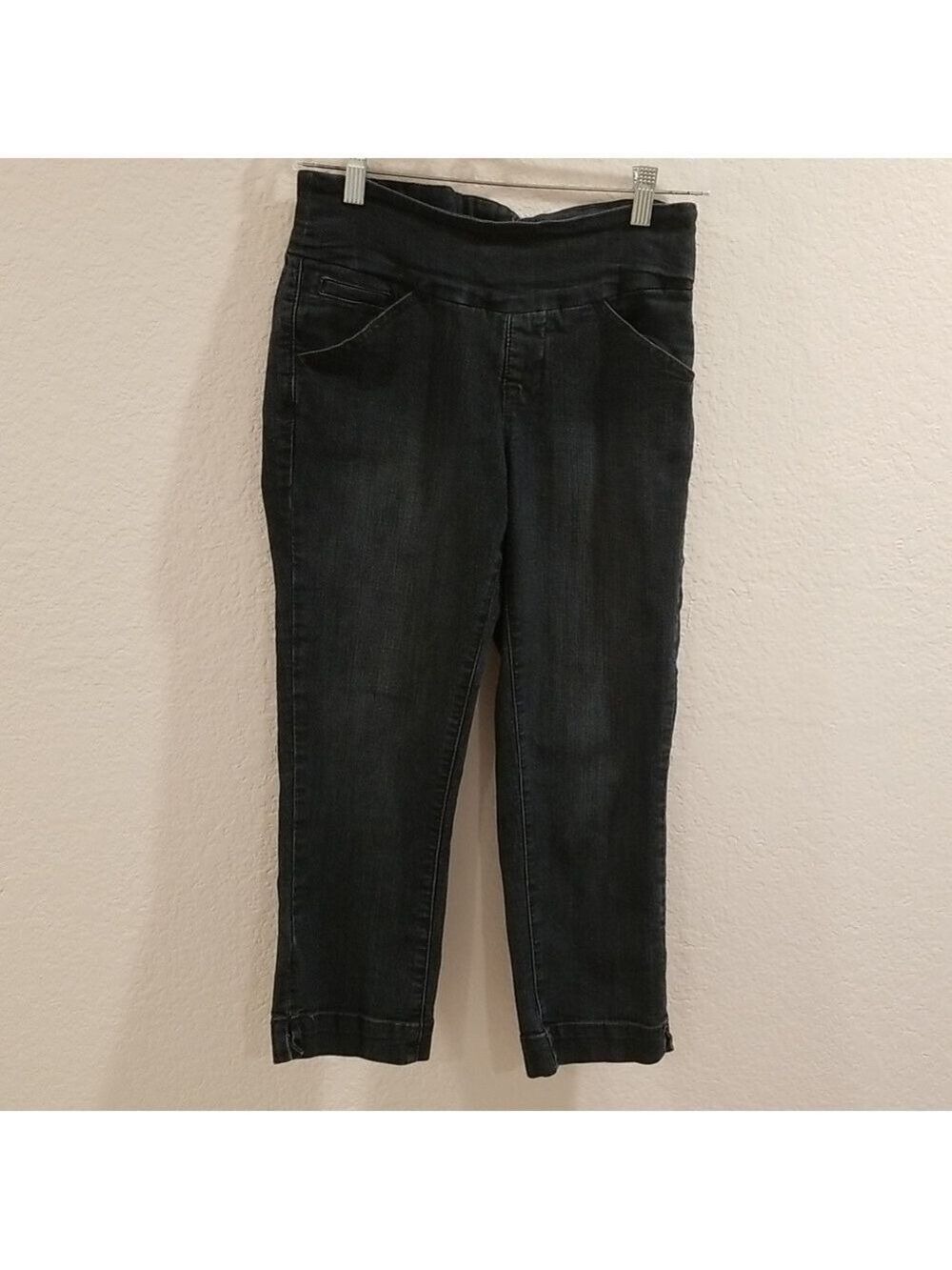 Jag Jeans ,size 29 .Dark washed .Croped.